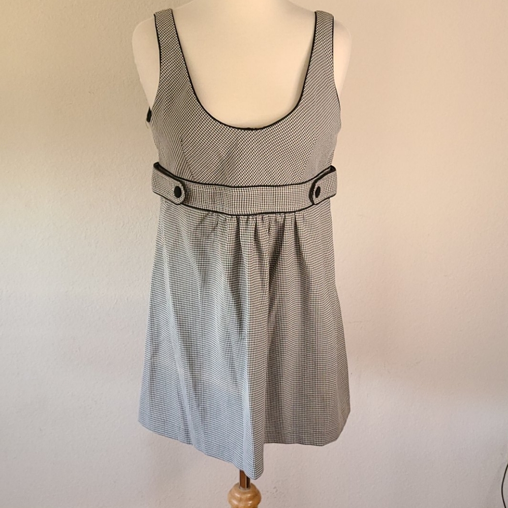Oh! Mama. Beautiful Pinup dress.